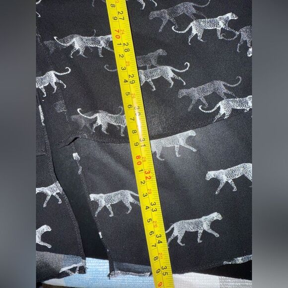 Lane Bryant sheer cheetah print hidden button split back blouse Size 26/28 EUC - Picture 7 of 7